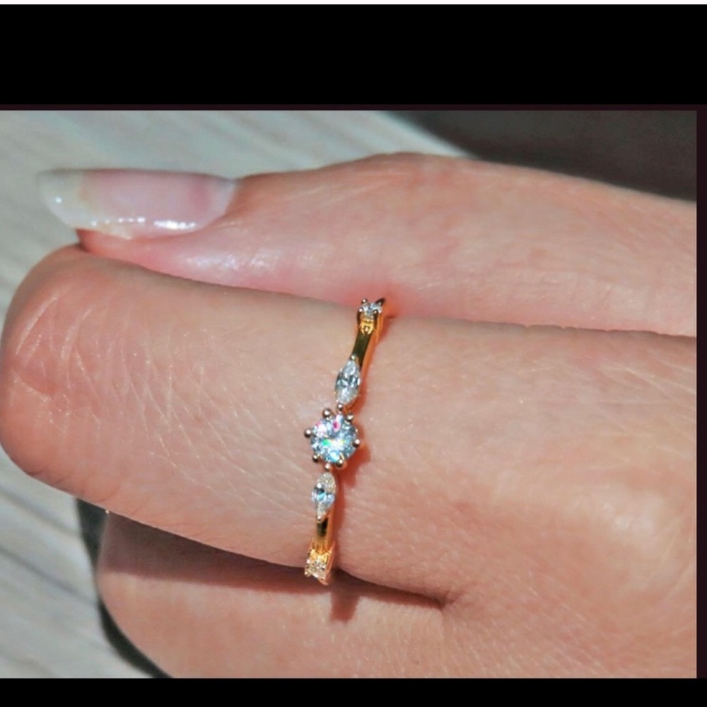 NEW ROSE GOLD PLATED RING WITH SIMULATED DIAMONDS - Picture 6 of 7